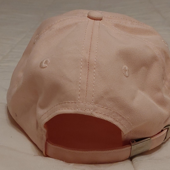 Guess cap - Picture 2 of 4